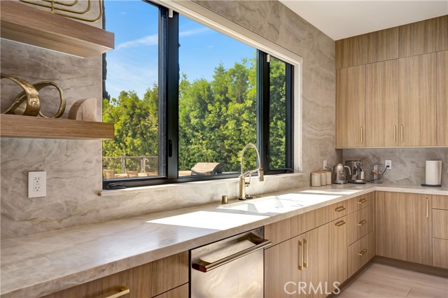 Detail Gallery Image 30 of 72 For 5355 Aldea Ave, Encino,  CA 91316 - 5 Beds | 5/1 Baths