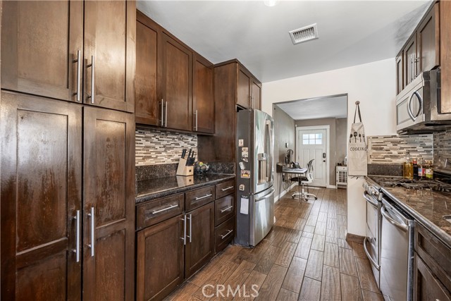 Detail Gallery Image 12 of 50 For 11367 Pope Ave, Lynwood,  CA 90262 - – Beds | – Baths