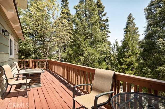 28621 Shenandoah Drive, Lake Arrowhead CA: https://media.crmls.org/medias/76e539ef-2dba-439e-9588-5c1d061cf967.jpg
