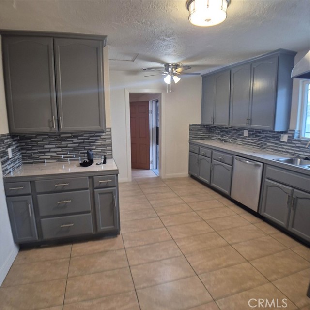 Detail Gallery Image 9 of 20 For 804 S Mayo Ave, Compton,  CA 90221 - 3 Beds | 1 Baths
