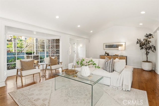 Detail Gallery Image 6 of 41 For 266 Park Ave, Long Beach,  CA 90803 - 4 Beds | 2 Baths