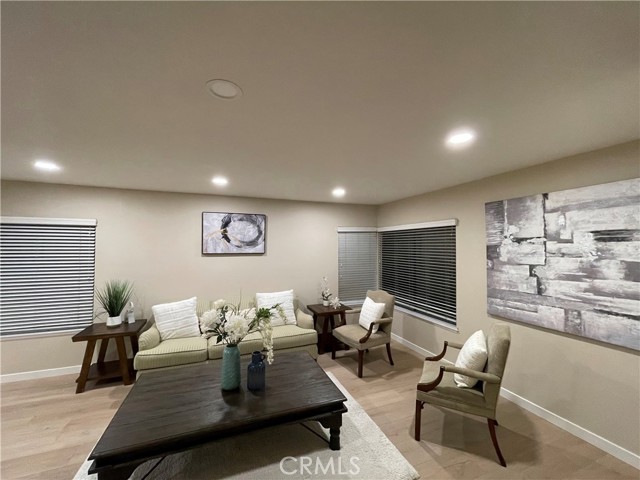 Detail Gallery Image 3 of 31 For 1 Ninos, Irvine,  CA 92620 - 5 Beds | 2/1 Baths