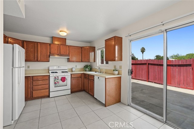Detail Gallery Image 8 of 26 For 16015 Olympiad Ln #B,  Lake Balboa,  CA 91406 - 2 Beds | 1/1 Baths