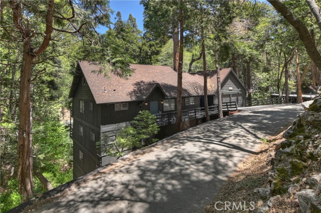 Detail Gallery Image 3 of 45 For 309 Golden Ln, Lake Arrowhead,  CA 92352 - 6 Beds | 3 Baths