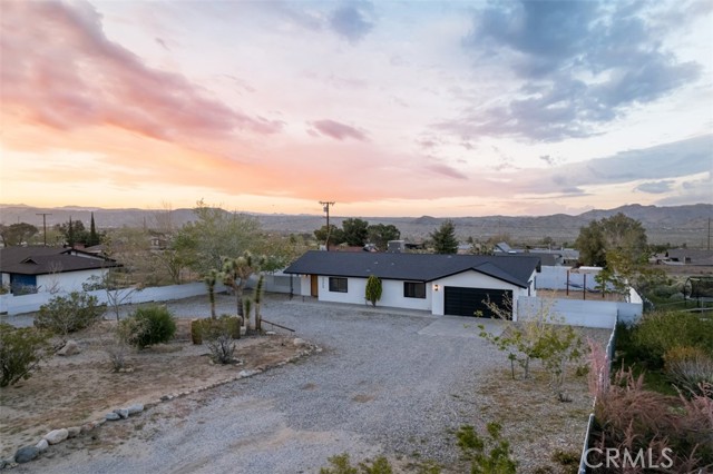 Detail Gallery Image 2 of 44 For 60468 Latham Trl, Joshua Tree,  CA 92252 - 3 Beds | 2 Baths