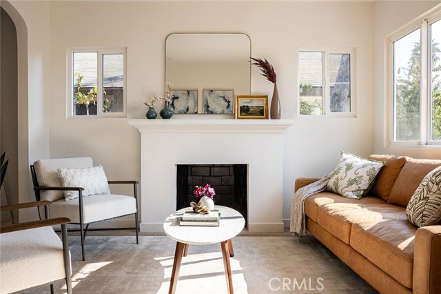 Detail Gallery Image 5 of 36 For 3566 S Gramercy Pl, Los Angeles,  CA 90018 - 3 Beds | 2 Baths