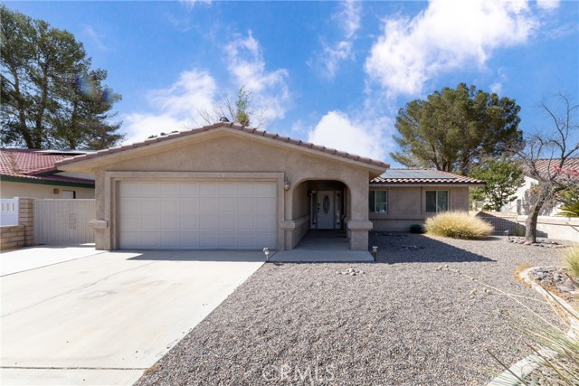 Detail Gallery Image 3 of 48 For 15090 Orchard Hill Ln, Helendale,  CA 92342 - 3 Beds | 2 Baths