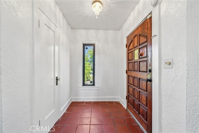 3098 N Arrowhead Avenue, San Bernardino CA: https://media.crmls.org/medias/76eb0753-24a5-4eea-b9c4-a6a5281cced9.jpg