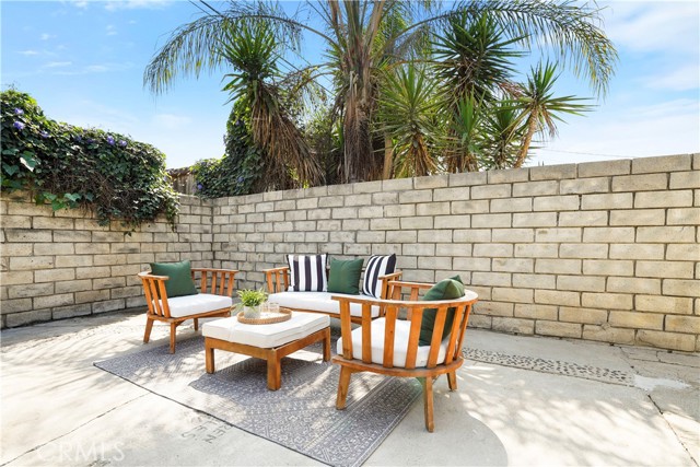 Detail Gallery Image 39 of 46 For 18324 Sylvan St, Tarzana,  CA 91335 - 4 Beds | 2 Baths