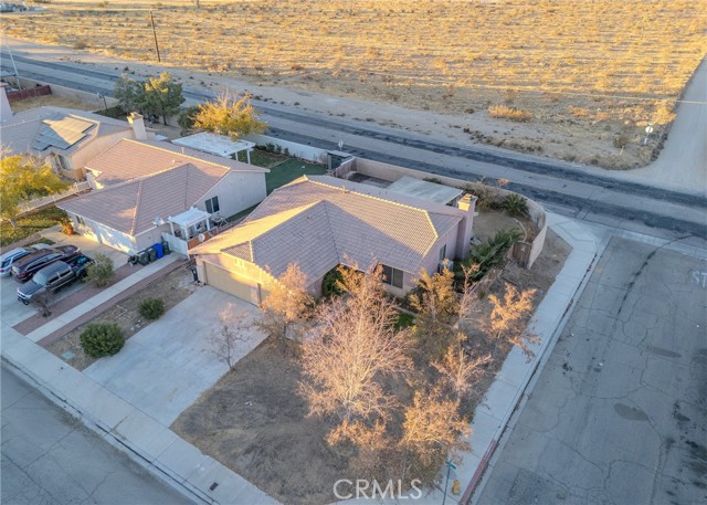 Detail Gallery Image 2 of 20 For 11490 Autumn St, Adelanto,  CA 92301 - 4 Beds | 2 Baths