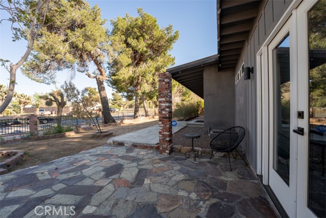 Detail Gallery Image 5 of 73 For 7740 Fox Trl, Yucca Valley,  CA 92284 - 5 Beds | 4 Baths