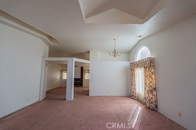 https://media.crmls.org/medias/76ebb221-2357-4e44-a50e-9028b0a20197.jpg?preset=X-Large
