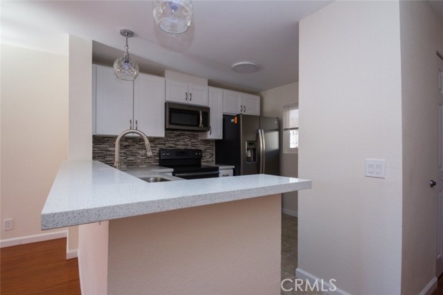 Detail Gallery Image 7 of 38 For 2940 N Verdugo Rd #321,  Glendale,  CA 91208 - 2 Beds | 2 Baths