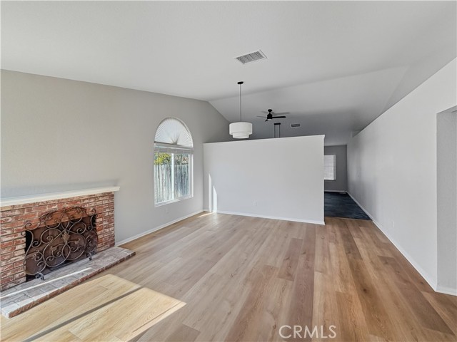 Detail Gallery Image 4 of 34 For 14412 Mountain High, Fontana,  CA 92337 - 3 Beds | 2 Baths