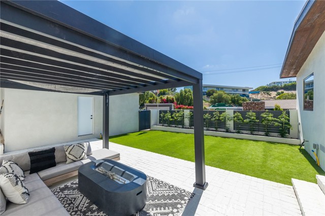 600 26th Street, Manhattan Beach, California 90266, 3 Bedrooms Bedrooms, ,2 BathroomsBathrooms,Residential,Sold,26th,SB22148889