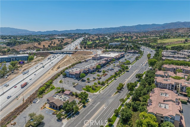 25351 Playa Serena Drive, Valencia CA: https://media.crmls.org/medias/76ee41e4-87ca-4d9f-84b1-430e0ad494e4.jpg
