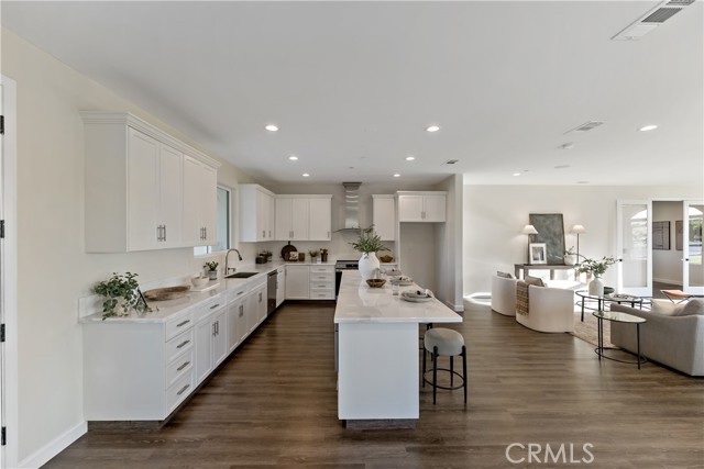 Detail Gallery Image 8 of 34 For 286 N Locan Ave, Fresno,  CA 93737 - 5 Beds | 4/1 Baths