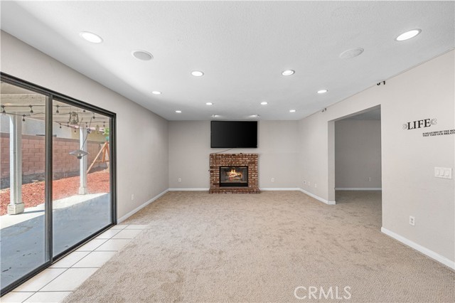 3046 W Avenue J4, Lancaster CA: https://media.crmls.org/medias/76eeb680-63d4-42de-8968-7689f9122649.jpg