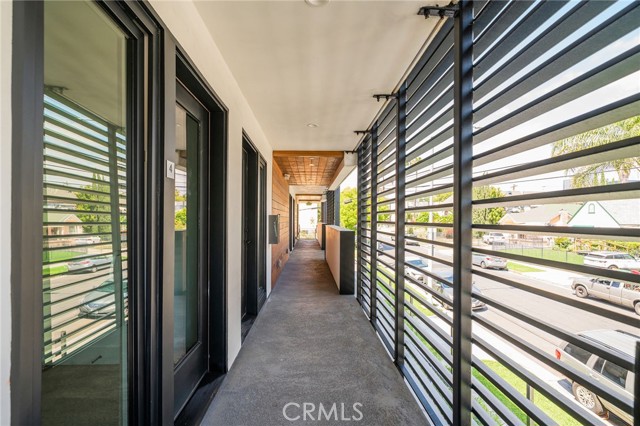 6201 La Mirada Avenue, Los Angeles CA: https://media.crmls.org/medias/76efc2aa-3fc8-4bb0-aaad-b5ce92dd3d0f.jpg