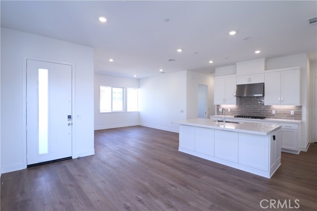 Detail Gallery Image 3 of 26 For 273 Shoveler, Irvine,  CA 92618 - 5 Beds | 4 Baths