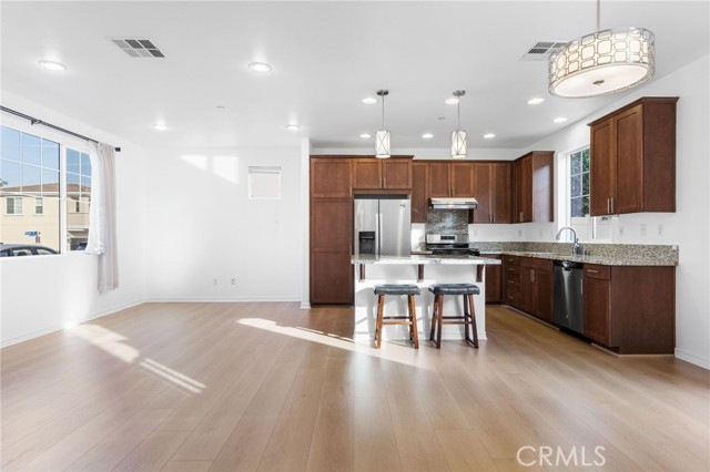 Detail Gallery Image 13 of 35 For 22756 Meyler St, Torrance,  CA 90502 - 5 Beds | 3 Baths