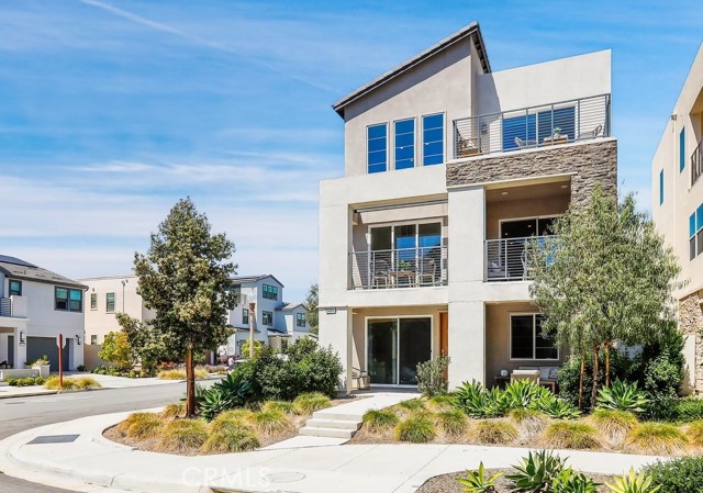 Detail Gallery Image 2 of 49 For 137 Rondo, Irvine,  CA 92618 - 3 Beds | 3 Baths