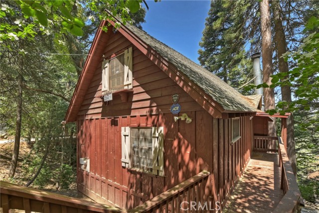 Detail Gallery Image 39 of 44 For 28410 Larchmont Ln, Lake Arrowhead,  CA 92352 - 3 Beds | 2 Baths