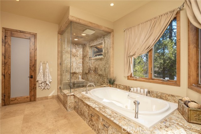 42143 Switzerland Drive, Big Bear CA: https://media.crmls.org/medias/76f0e954-872f-4343-adda-9425a7b8bab3.jpg