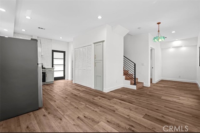 Detail Gallery Image 8 of 10 For 720 W Altadena #1/2,  Altadena,  CA 91001 - 3 Beds | 3 Baths