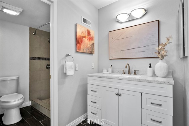12951 Royal Palm Cir, Chino CA: https://media.crmls.org/medias/76f17eff-b66c-424d-b920-b076b68e30a8.jpg
