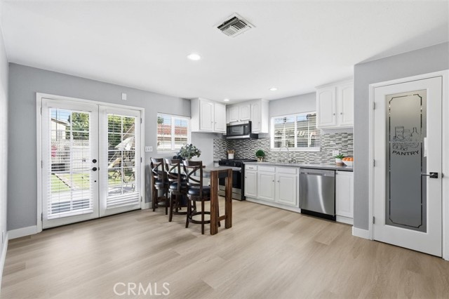 Detail Gallery Image 5 of 47 For 5017 W 118th Pl, Hawthorne,  CA 90250 - 5 Beds | 3 Baths