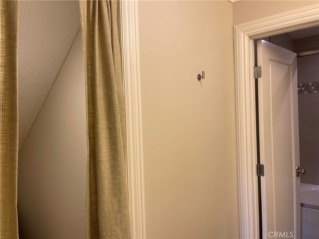 https://media.crmls.org/medias/76f23bb5-a2e8-4c3b-a639-4f9792409e1d.jpg?preset=X-Large