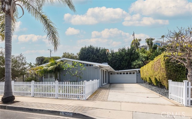 Detail Gallery Image 1 of 10 For 439 S Prospect Ave, Manhattan Beach,  CA 90266 - 3 Beds | 2 Baths