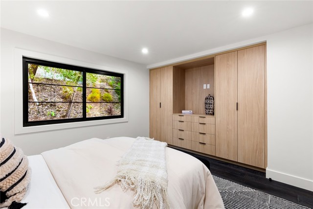 4885 Winnetka Avenue, Woodland Hills CA: https://media.crmls.org/medias/76f37b5d-4b7c-44ec-b38b-086c43ef9387.jpg