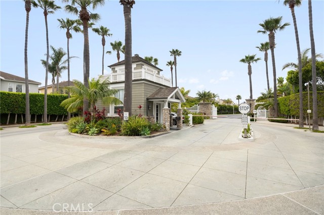 6281 Pacific Pointe Drive, Huntington Beach CA: https://media.crmls.org/medias/76f47d44-8a2c-4717-bbb1-706764f2716d.jpg