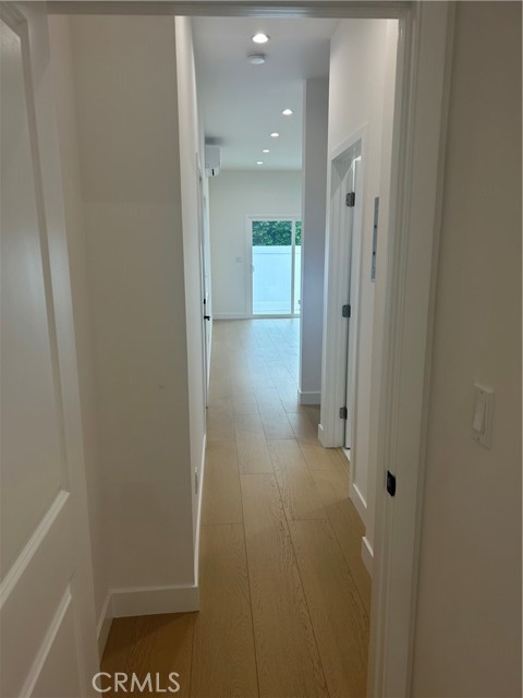 Detail Gallery Image 4 of 12 For 11052 Emelita Street, North Hollywood,  CA 91601 - 1 Beds | 1 Baths