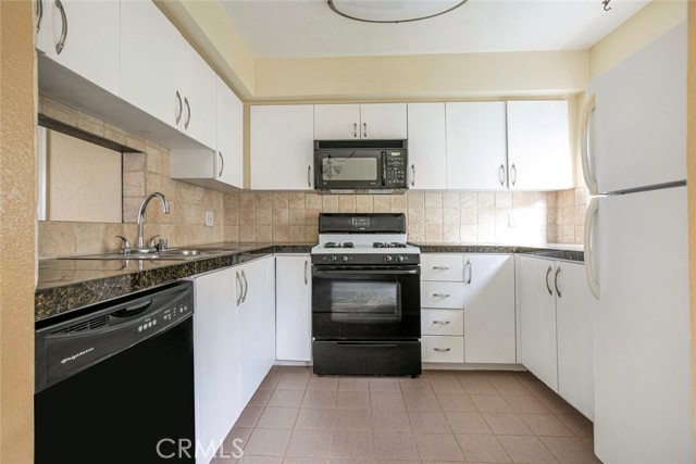 Detail Gallery Image 3 of 12 For 432 N. Kenwood St #206,  Glendale,  CA 91206 - 2 Beds | 3 Baths