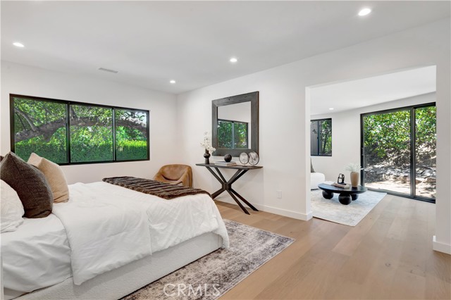 Detail Gallery Image 14 of 28 For 4830 Hasekian Dr, Tarzana,  CA 91356 - 4 Beds | 4/1 Baths