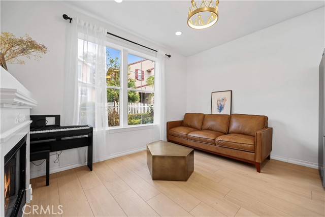 Detail Gallery Image 12 of 38 For 13050 Arborwalk Ln, Tustin,  CA 92782 - 3 Beds | 2/1 Baths