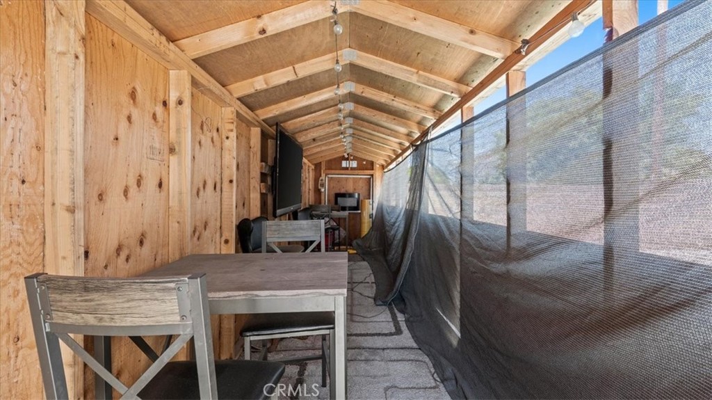 https://media.crmls.org/medias/76f73a04-c0af-4f11-aafc-a3e480e7e4f1.jpg?preset=X-Large