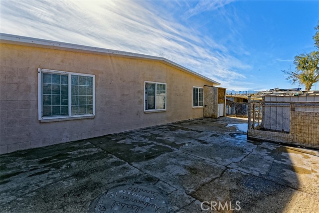 19288 3rd, Oro Grande CA: https://media.crmls.org/medias/76f7588d-a405-4cd0-805f-56b84038d377.jpg