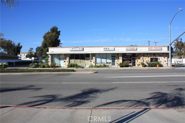 8223 Commonwealth Avenue, Buena Park, California 90621, ,Commercial Lease,For Rent,8223 Commonwealth Avenue,CRIV24102169