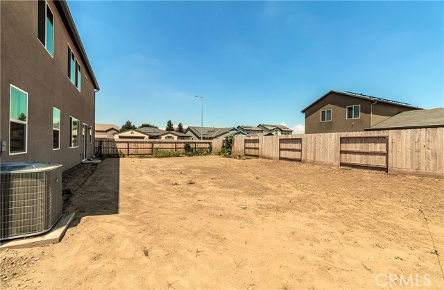 Detail Gallery Image 39 of 43 For 2698 N Arroyo Ave, Fresno,  CA 93727 - 5 Beds | 3/1 Baths