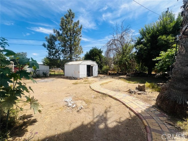 10805 Santa Clara Street, Lamont CA: https://media.crmls.org/medias/76f7c03d-3bf3-4ad4-952b-ae027ad9eefc.jpg