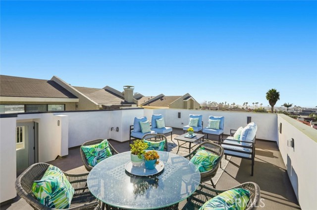 Detail Gallery Image 42 of 45 For 617 N Irena Ave #B,  Redondo Beach,  CA 90277 - 4 Beds | 3/1 Baths