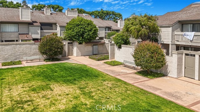 2220 E Chapman Avenue, Fullerton CA: https://media.crmls.org/medias/76f84a5f-990d-47e9-8fb2-3ce9dde270d9.jpg