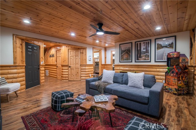 Detail Gallery Image 15 of 39 For 1002 White Mountain, Big Bear City,  CA 92314 - 4 Beds | 3/1 Baths