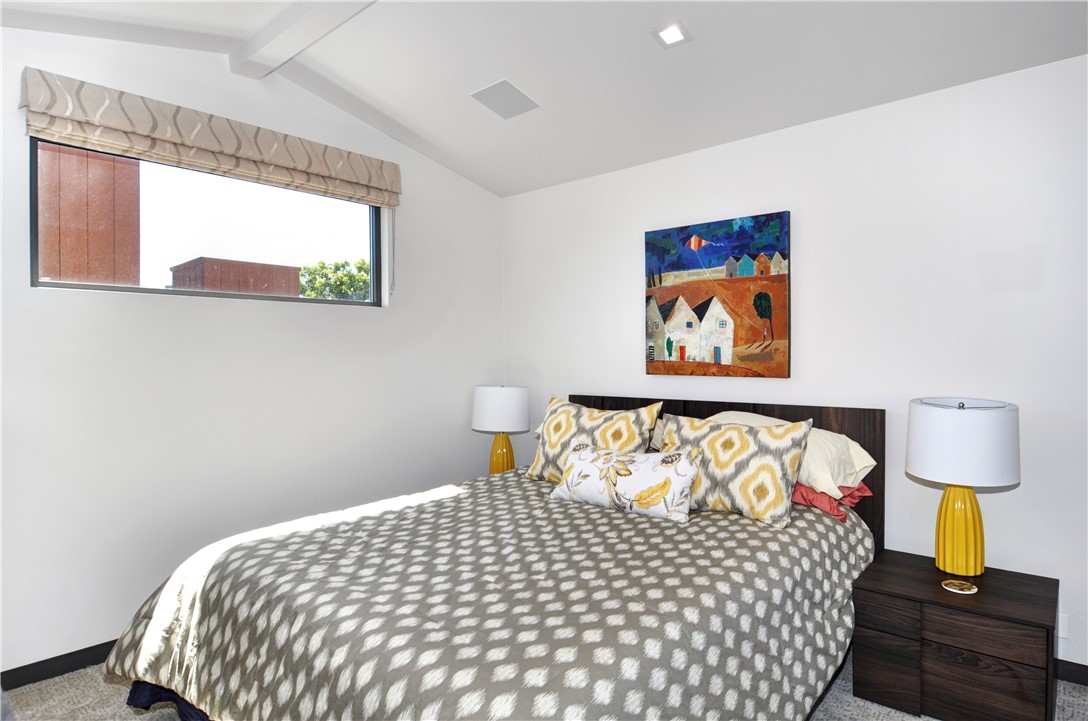 Detail Gallery Image 27 of 41 For 2314 Pacific Dr, Corona Del Mar,  CA 92625 - 2 Beds | 2/1 Baths
