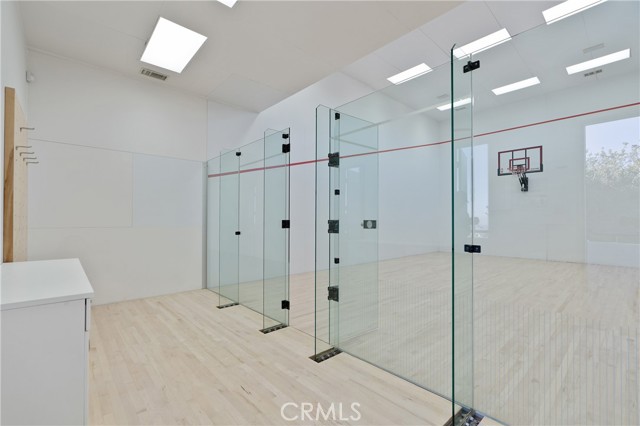 Detail Gallery Image 25 of 27 For 1436 Summitridge Dr, Beverly Hills,  CA 90210 - 4 Beds | 5/1 Baths