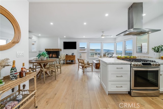 209 15th Street, Manhattan Beach, California 90266, 3 Bedrooms Bedrooms, ,2 BathroomsBathrooms,Residential,Sold,15th,SB23017345